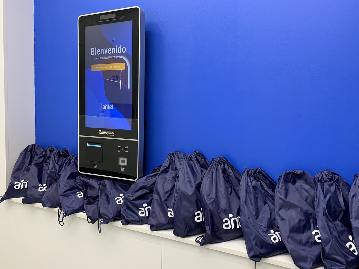 AntelDeTodos's tweet photo. Nuestra primera tienda inteligente, realiza recargas, comprá tu nuevo chip prepago, retirá tus compras web en los lockers y encontrá tu nuevo equipo móvil conéctalo a la mejor red LTE. https://t.co/y8u4bbO1ps
