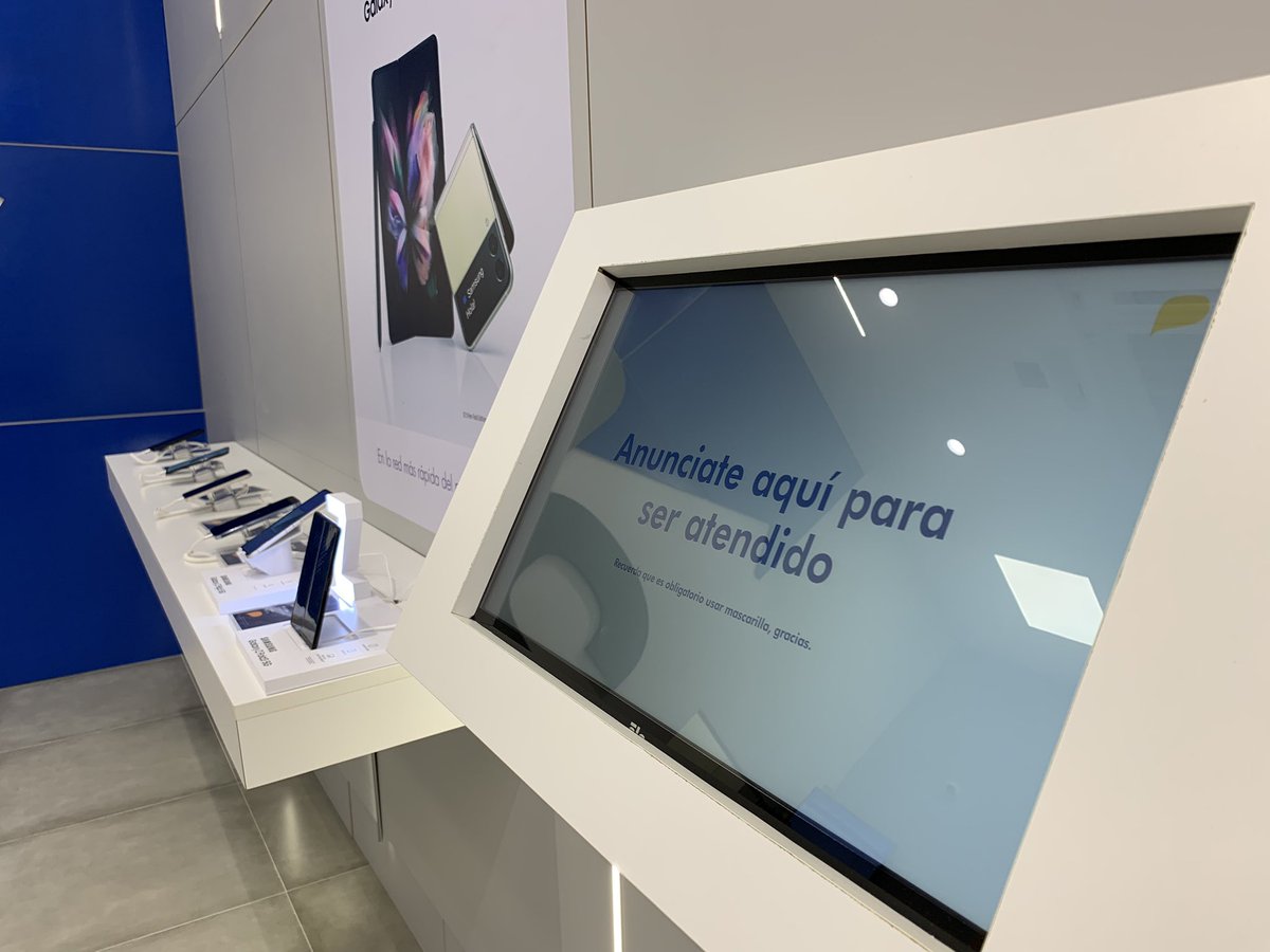 AntelDeTodos's tweet photo. Nuestra primera tienda inteligente, realiza recargas, comprá tu nuevo chip prepago, retirá tus compras web en los lockers y encontrá tu nuevo equipo móvil conéctalo a la mejor red LTE. https://t.co/y8u4bbO1ps