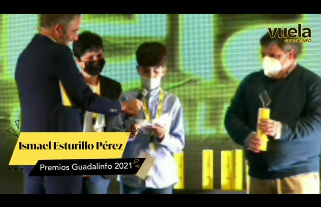 Ismael Esturillo Pérez dando las gracias por su premio usuario #Guadalinfo y nombrando al <a href="/clubroboticagra/">Club Robótica Granada</a> @CGDurcal y un servidor. Como si me lo hubieran dado a mi