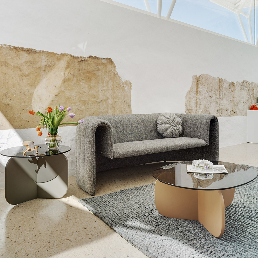 The curves of the #Remnant #sofa and #LaIsla #occasionaltable  soften the raw materials of this wine cellar buidling.
sancal.com/en/sofa-remnan…

#architecture #arquitectura
#ProductInspiration #ProductDesign
#Interior #InteriorDesign
#Sancal