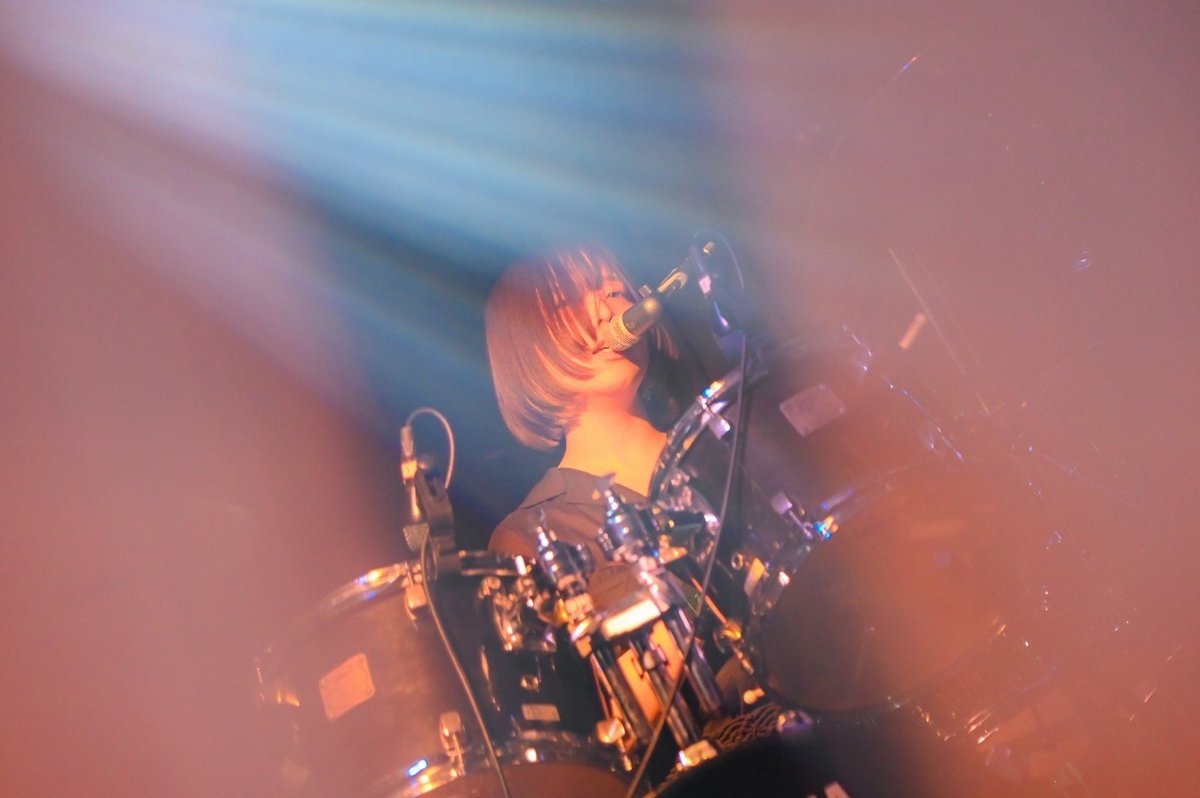 aoimoment's tweet photo. [ 2021.12.14 at shinsaibashi ]

“ 夜明けが待っている ”

スイングバイ
新曲
風が攫っていくように
最後の晩餐
take loop
Gazer
太陽の光ってどこまで届くと思う？

年内ラストでした。

2021年、
AOI MOMENTを応援いただき、
ありがとうございました

来年もよろしくお願いします𖤣𖥧

photo @hub05 https://t.co/L1H0yhBrRF