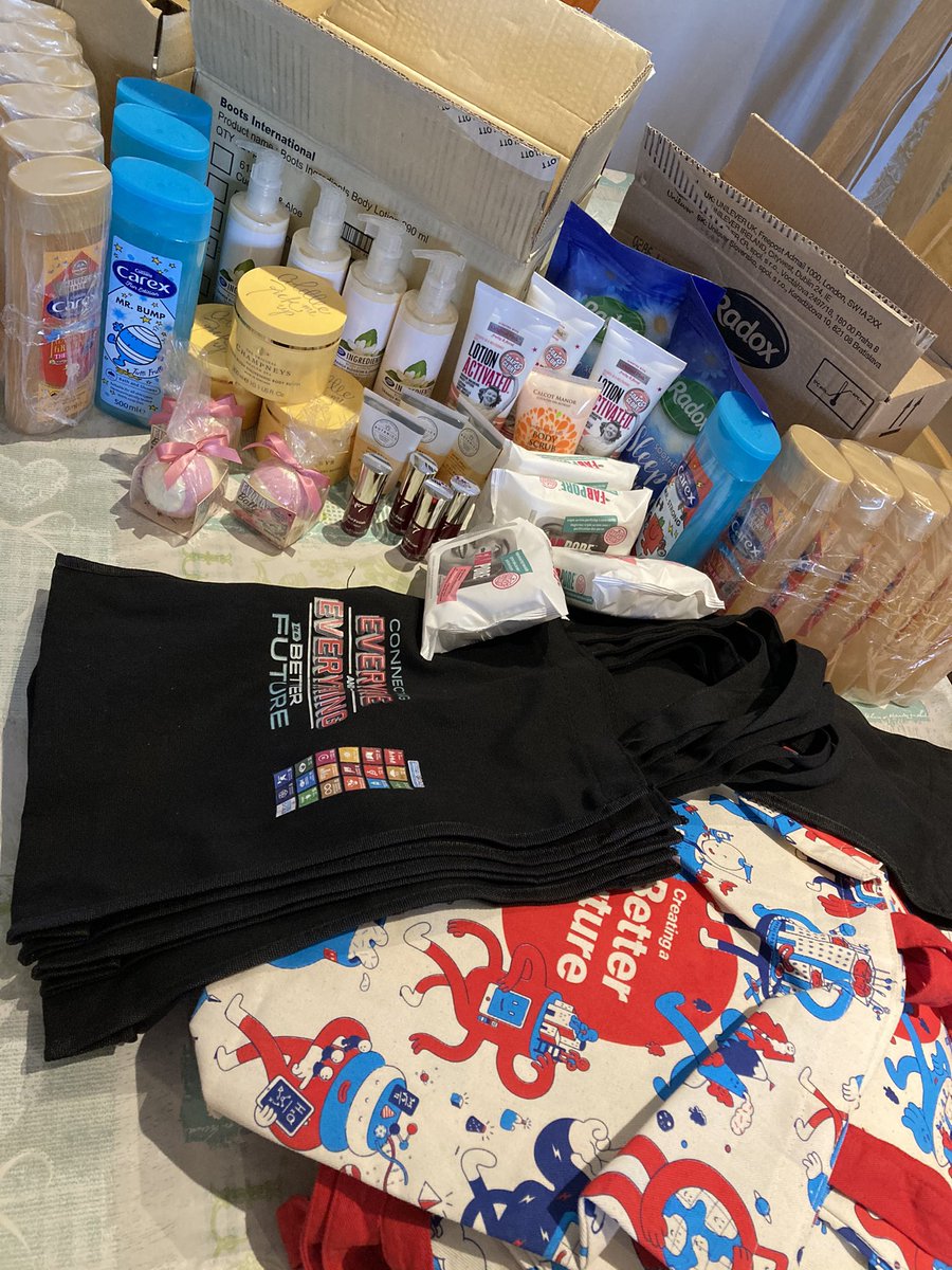 Doncaster_SN's tweet photo. Huuuuuge thanks to @THBDoncaster for the donations received today to make up some gift sets for those in need.
Elf has a busy afternoon ahead putting all the packs together ready to be distributed out to families #helpingthoselessfortunate #wecare #partnershipworking https://t.co/H5HoYI5oTB
