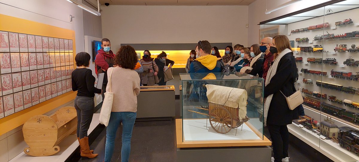 museujoguetcat's tweet image. 📢Avui us volem presentar el projecte #transfronterer sobre #joguets i #gènere que el Museu del Joguet de Catalunya ha impulsat amb el Centre de Formació Professional Català @CFPCat en col·laboració amb la @LaBressola 🧵Obrim fil i us expliquem tots els detalls! #joguetsigènere👇🏾