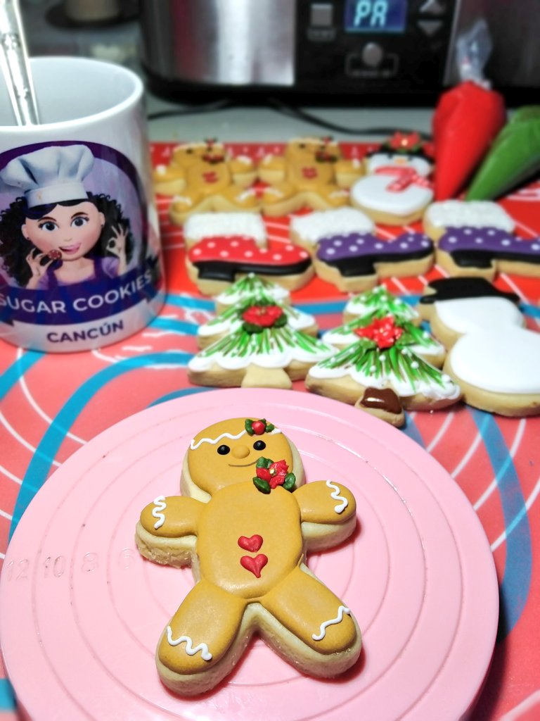 SugarCookiescun's tweet photo. Seguimos en la trabajaciรณn. Aรบn tenemos espacio para entrega del 19 al 23 de diciembre. Buen dรญa #FelizMartesATodos๐คโ๏ธ
#CookieCard #GalletasNavideรฑas #Diciembre2021 #Galletas https://t.co/qcs7Eiv2eK