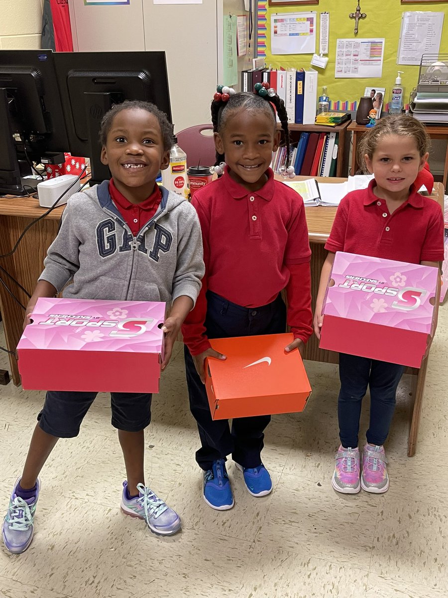 VillageEastEle1's tweet photo. Thank you to the Junior Auxiliary of Houma for donating shoes to our school! #VESIndians #TPSDPride https://t.co/YJYg1YbcRI