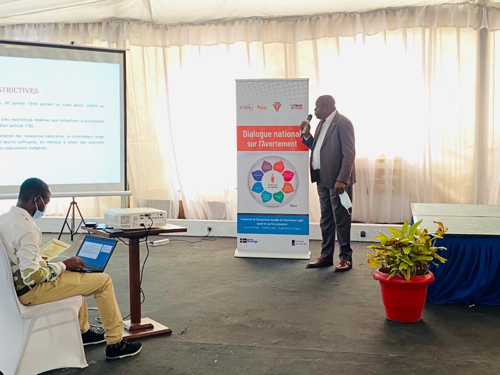 Asrjrdcongo's tweet photo. Le plaidoyer que les organisations mènent aujourd'hui en rapport avec le protocole de Maputo vise trois objectifs: 1. Modification du code penal 2. Modification de la loi sur la sante enfin de l'harmoniser avec le #protocole_Maputo 3.Immuniser le personnel de santé. AGF KINGUDI. https://t.co/lPZn7mlgbB