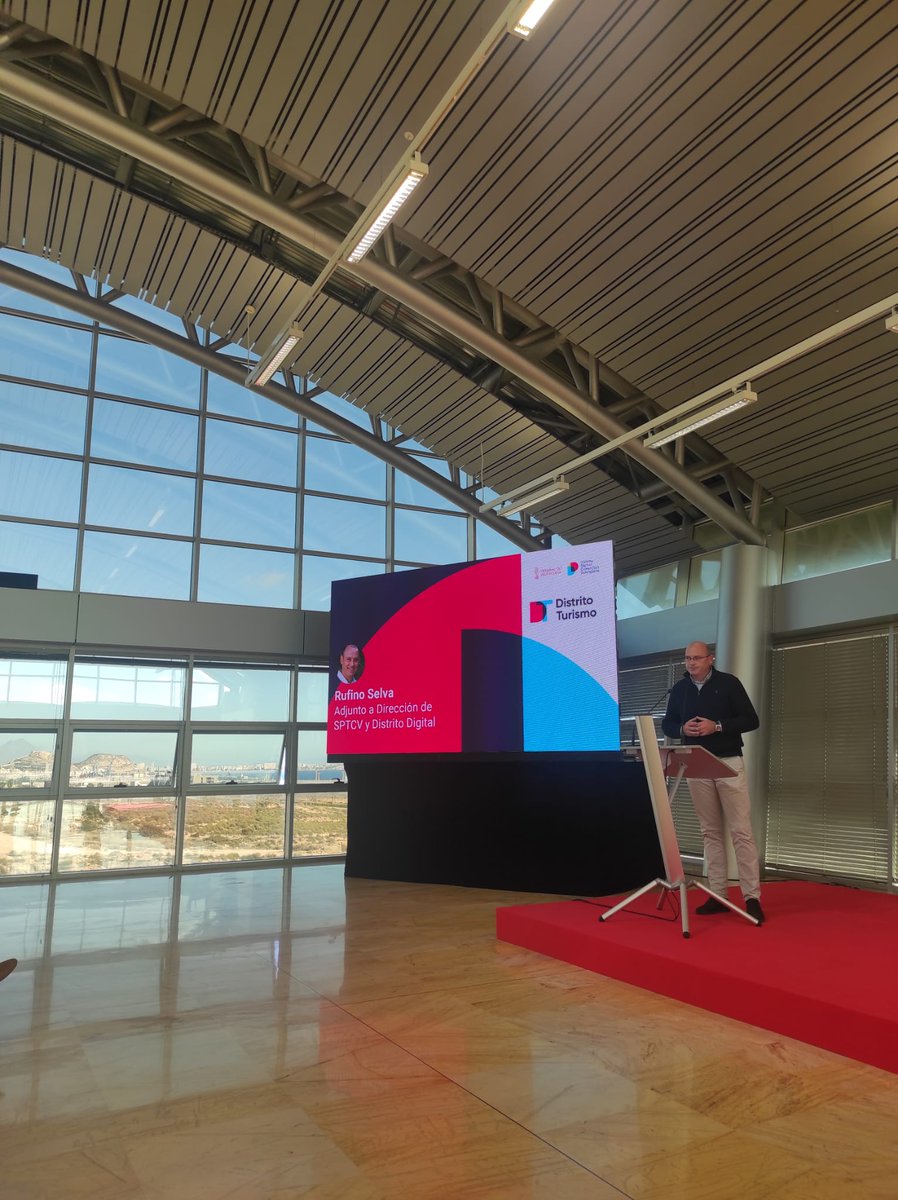 TechFabLabCV's tweet image. .@RufinoSelva, adjunto a dirección de @GVAsptcv clausura este #SelectionDay de #DistritoTurismo. 
Muchas gracias a las #startups por compartir sus valiosísimas propuestas innovadoras. Seguimos trabajando junto a @Barrabesbiz y @globaldit. A por las PoC 💪
#InnovaciónAbiertaDDCV.