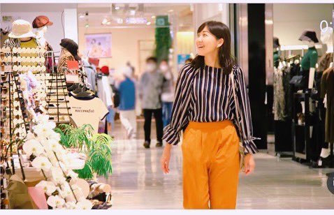 hitomi_kagonma's tweet photo. この夏から、ナマイキボイス後に流れる「マイアミュ」というミニ番組を担当させてもらっています😊✨アミュプラザ鹿児島のステキな情報を毎週お届け❣️店員さんが皆さんステキな方で、毎回ロケでほっこり😍
明日もロケ❣️楽しみです✨
#鹿児島
#アミュプラザ鹿児島
#マイアミュ
#MyAMU
#ナマイキボイス https://t.co/k0kpmYYe4i