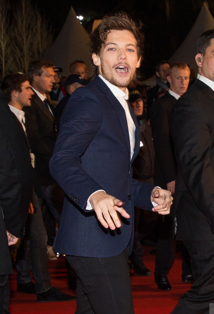 LouisTPy's tweet photo. Louis Tomlinson en la alfombra roja de los NRJ Music Awards hace 8 años atrás! https://t.co/lBX9dF6Mst