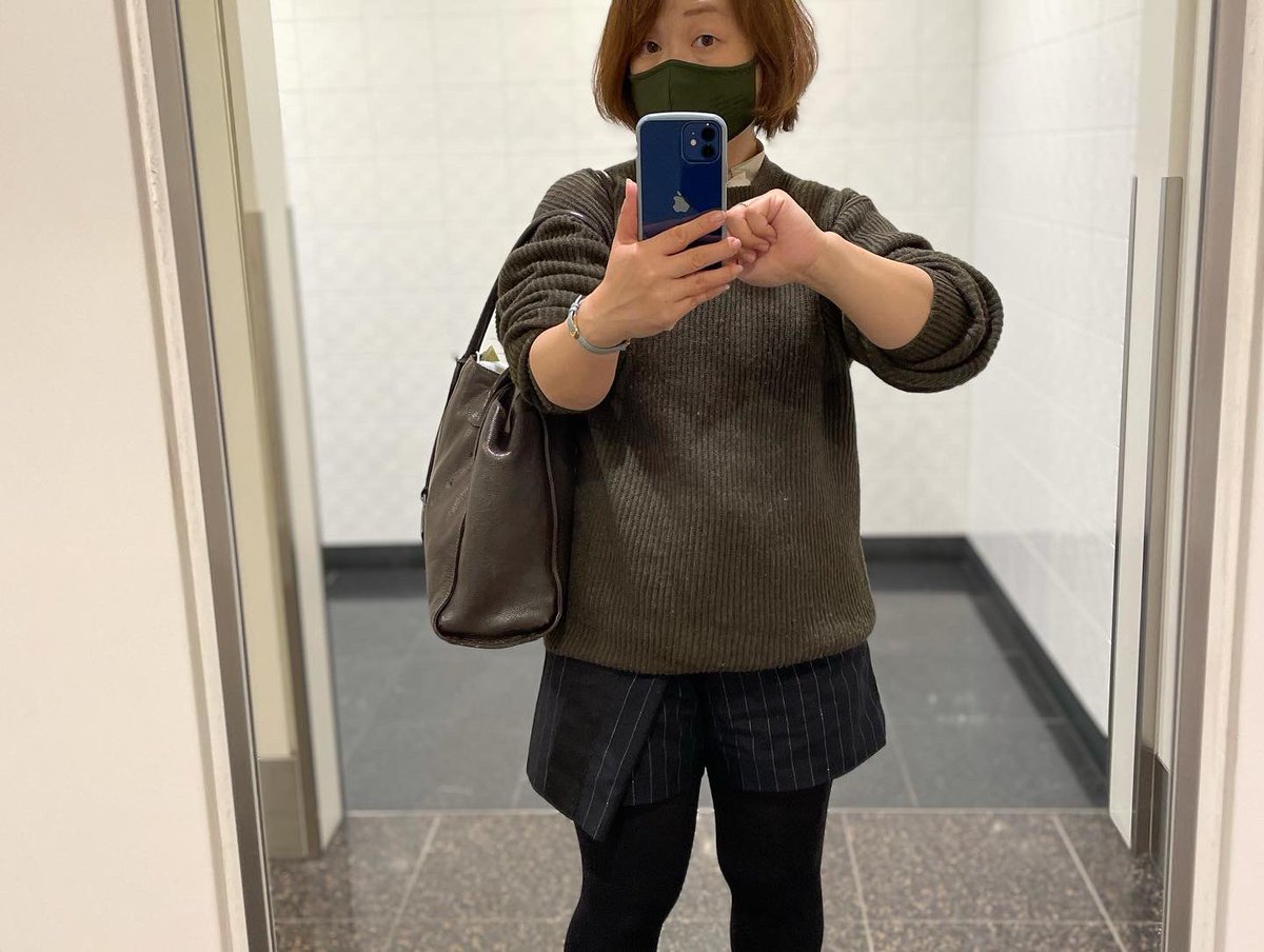 travelingfuture's tweet photo. #よなご鬼太郎空港
#羽田空港

#今日のコーデ
（シャツ）
#universalmuse
（セーター）
#無印良品
（パンツ）
#sacai
（くつ）
#colehaan https://t.co/wa9TmN9XT5
