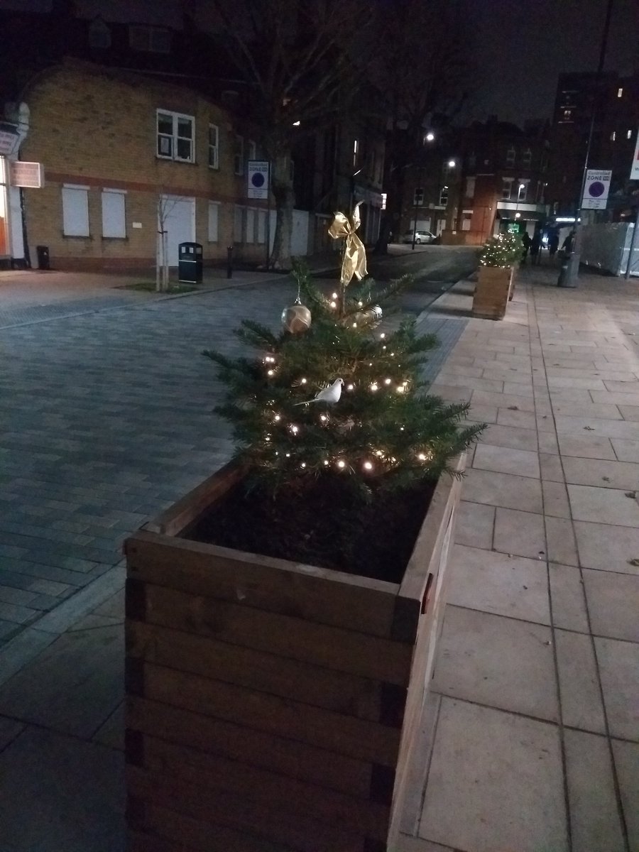 geraldpower's tweet photo. Gurilla decorators have visited our community trees @jamesmurray_ldn #draytons https://t.co/Dv2MeVF5hP