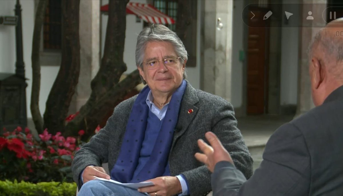 AernacionalEC's tweet photo. Inicia la entrevista al presidente de la República, Guillermo Lasso. #AER #salariobasico https://t.co/8WHW7zCnO3