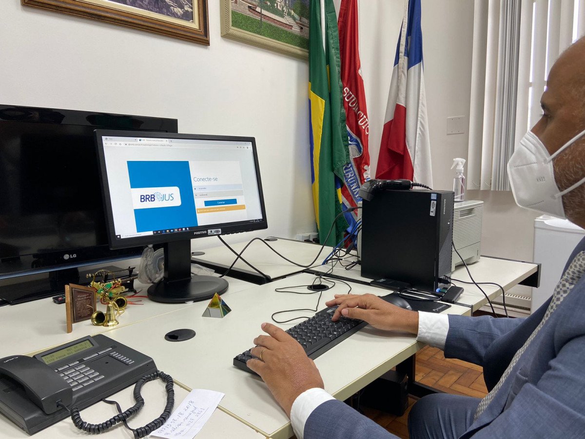 PJBA EMITE 1º ALVARÁ JUDICIAL PELO SISTEMA BRBJUS; SAIBA MAIS

www5.tjba.jus.br/portal/pjba-em…