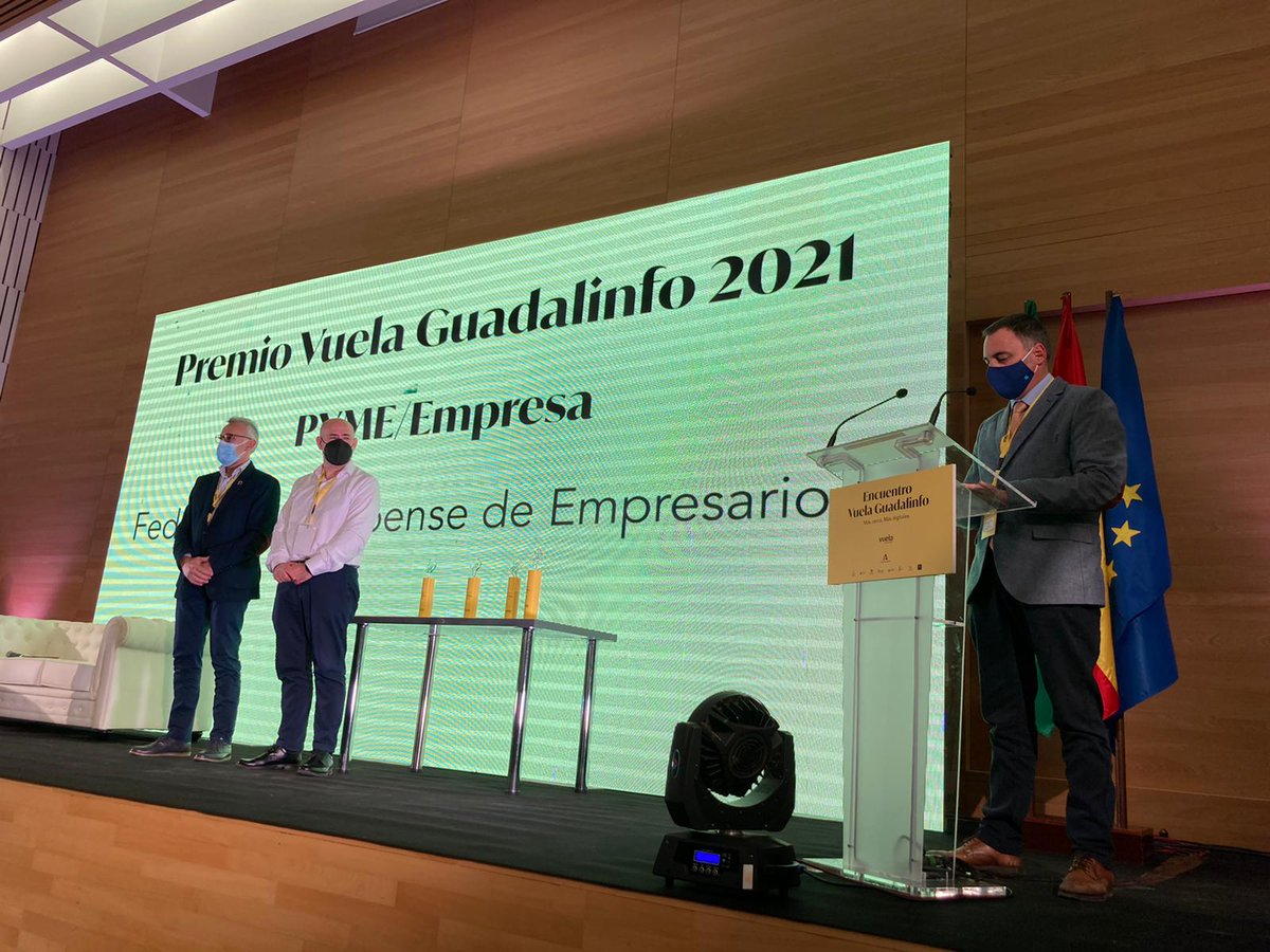PuntosVuela's tweet photo. Premio Guadalinfo 2021 a Pyme/ Empresa: para la @foehuelva , recoge el premio Emilio Barrutieta #VuelaGuadalinfo21 https://t.co/uYl3aTnxdW