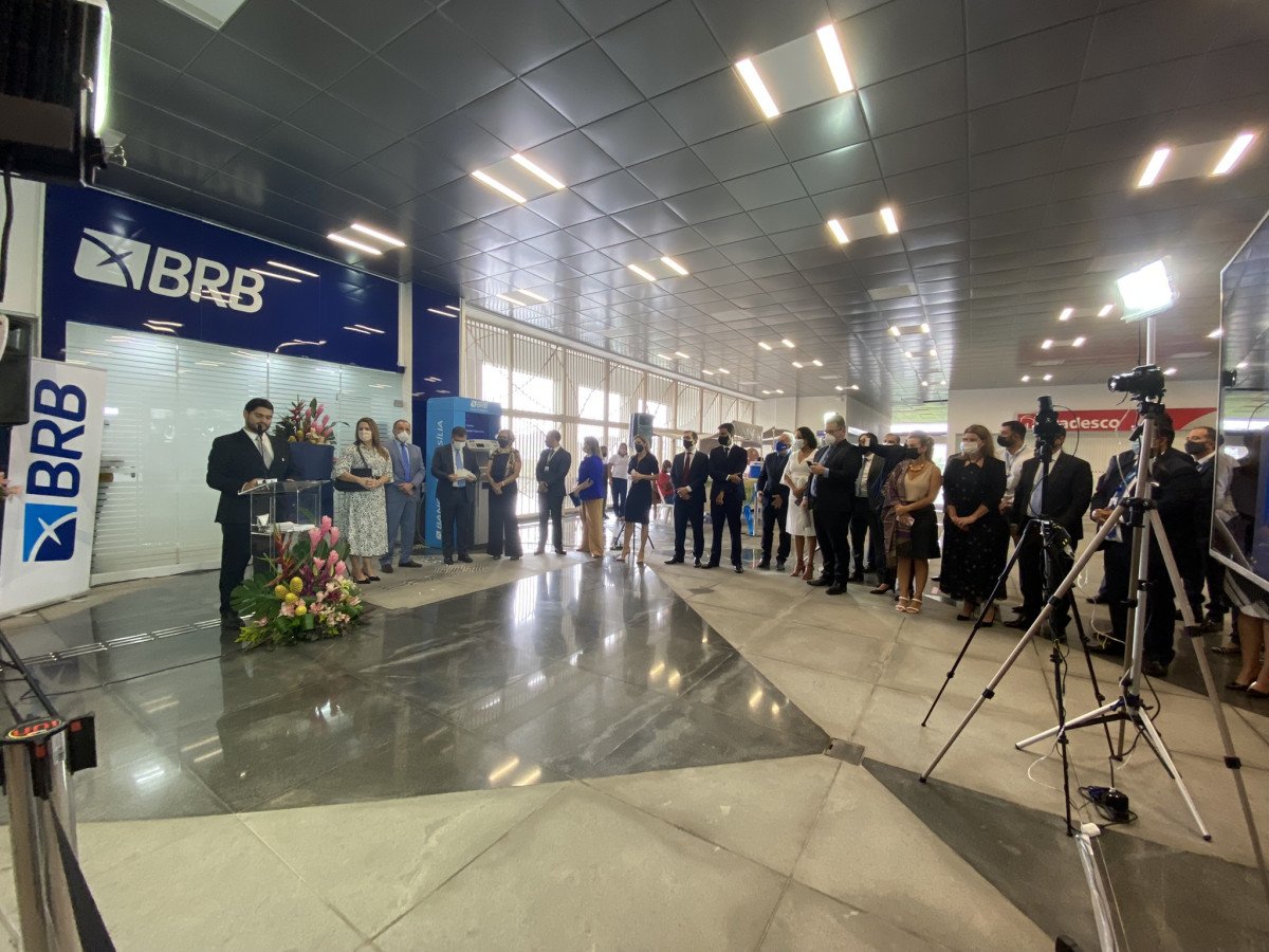 BANCO DE BRASÍLIA (BRB) INAUGURA DOIS POSTOS NA BAHIA; UMA UNIDADE ESTÁ NO PRÉDIO-SEDE DO PJBA, E A OUTRA NO FÓRUM RUY BARBOSA

www5.tjba.jus.br/portal/banco-d…