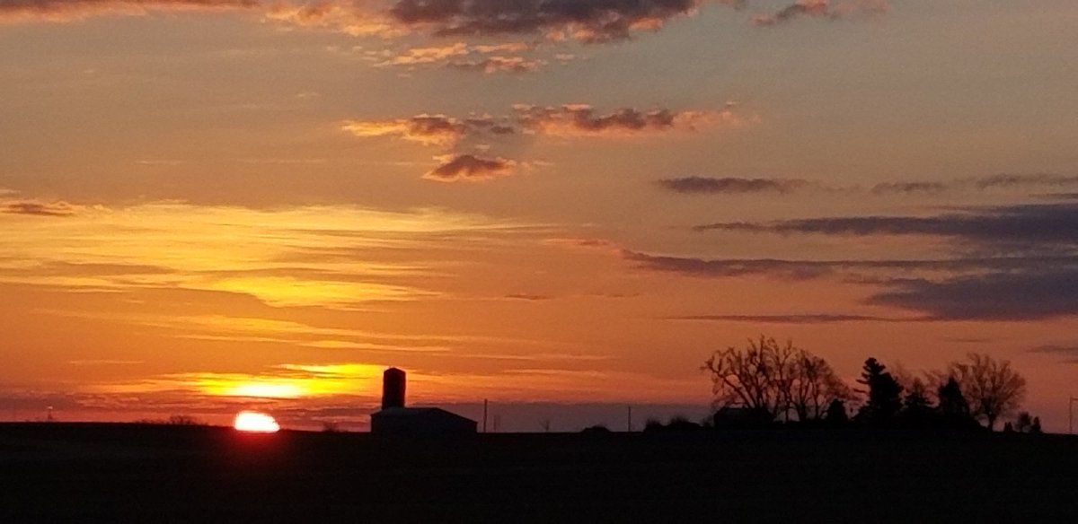 Good morning,  <a href="/BloNo/">BLONO</a>. Beautiful day ahead <a href="/NWSLincolnIL/">NWS Lincoln IL</a>