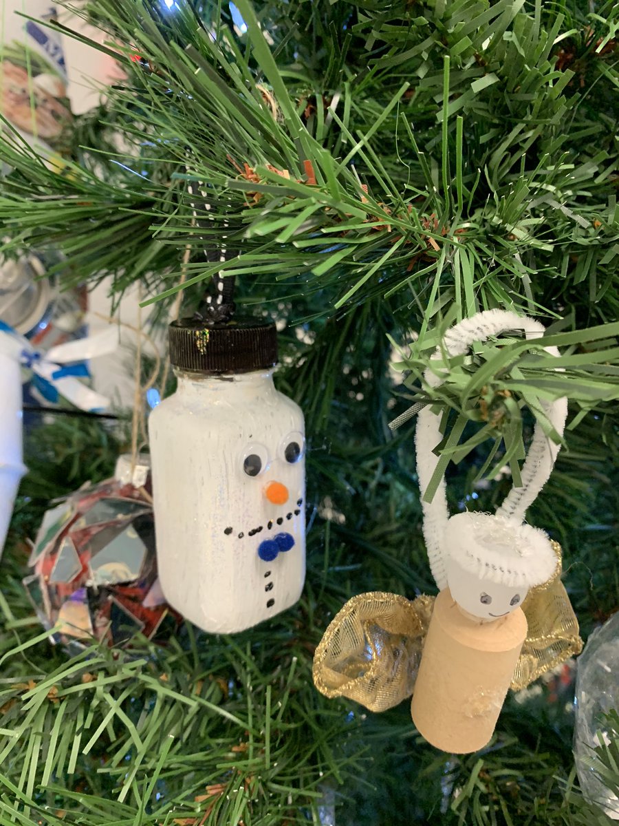 MrsHoangClass's tweet photo. My students made these fabulous Christmas ornaments out of recycle goods. Have a merry sustainable Christmas!🎄@BwoodBucs #BISDpride https://t.co/KWGXo9A6J4