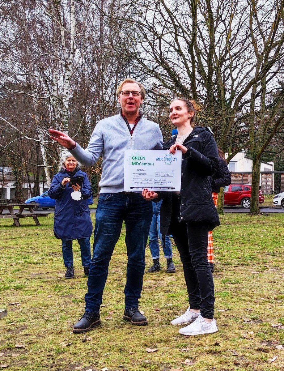 MishaKudryashev's tweet photo. Our lab manager Sabrina got an @MDC_Berlin campus award for the cleanest and prettiest -80 fridge from our greenMDCCampus initiative. And some 💰

 #cleanyourfridge https://t.co/4nO4vAKwNJ