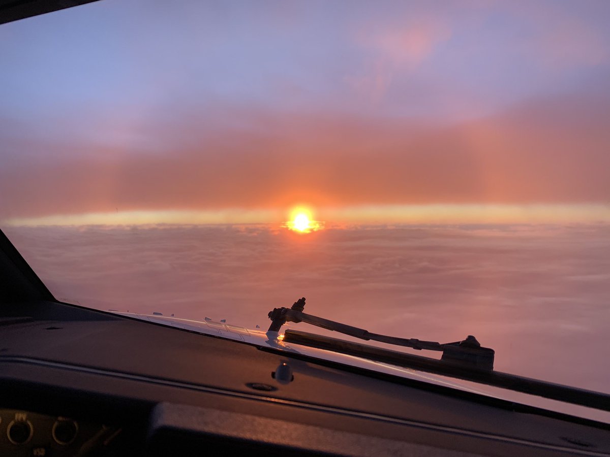 alfeejee's tweet image. Dodging a Cyclone to chase Sunsets #TCRuby #CycloneSeason #Workflo #Aviation #ChasingSunsets