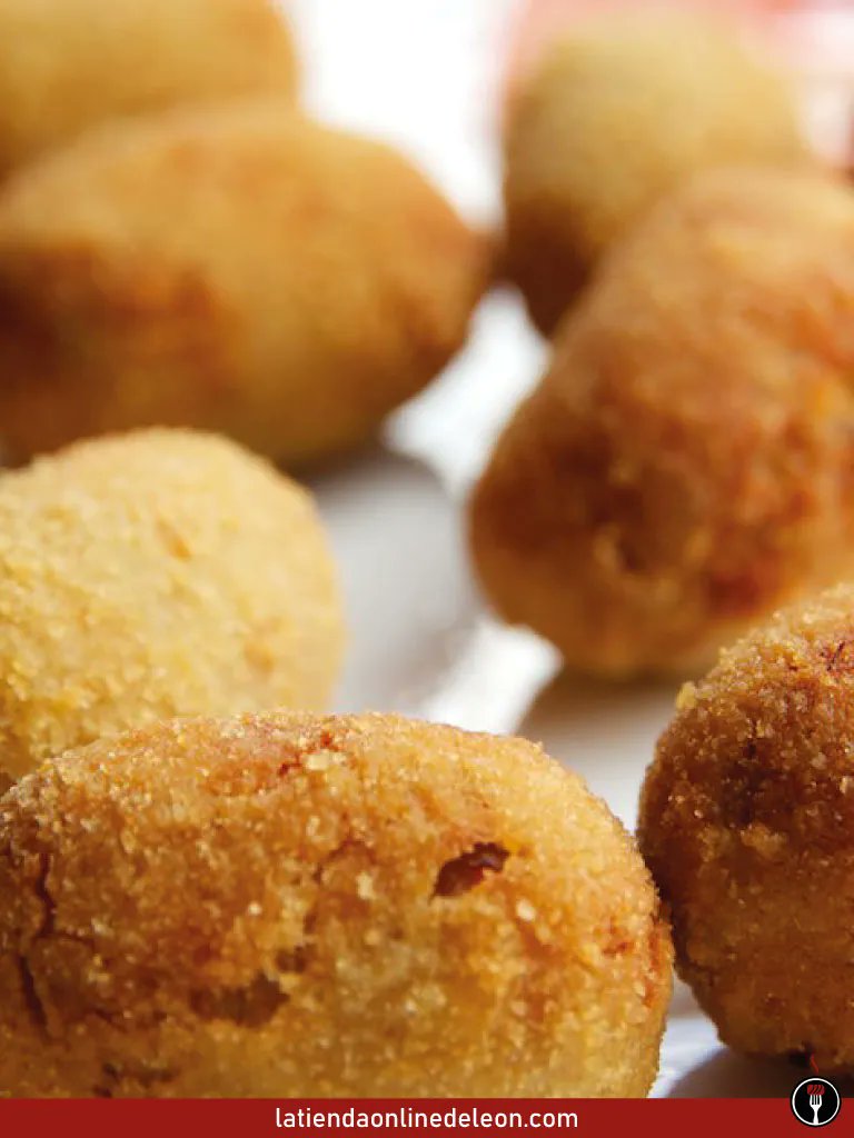 TiendinaLeonesa's tweet photo. 😊 Un producto de verdad, elaborado con mimo y #artesanía y, además, rellenado con #productos de #leonesp ➡️ A grandes males, #croquetas.
✔️ Croquetas #caseras realizadas de manera manual y con ingredientes #selectos. ¿Te animas a probarlas?
https://t.co/bamXCw1JIh https://t.co/pQ17iHy6hP