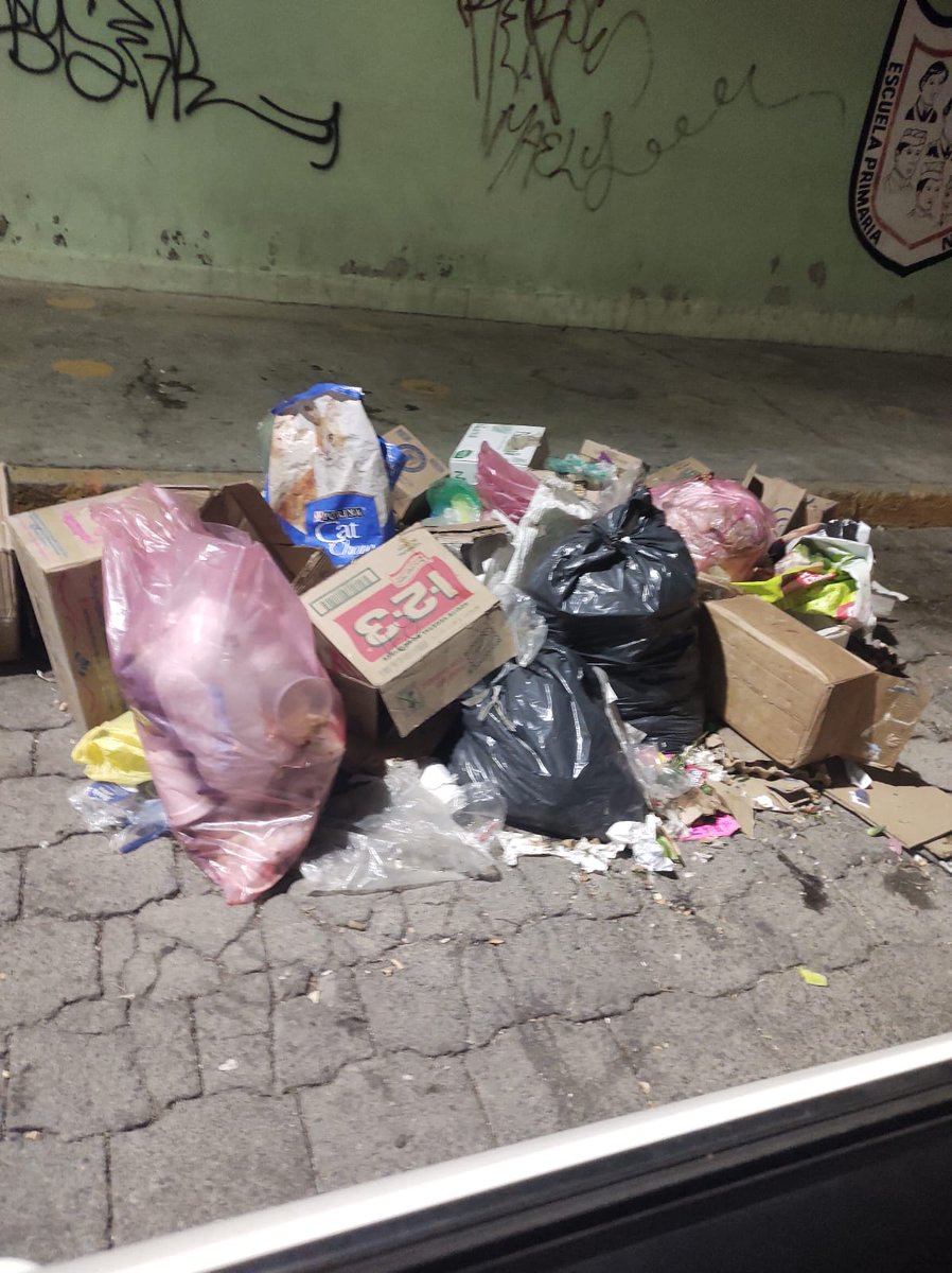 SaulMares8's tweet photo. Así Coacalco, sumido en le suciedad del peor gobierno de sus historia, pero el Magistrado de la @TEPJF_TOL Juan Carlos Silva Adaya con su bono cortesía de laB corrupción en Coacalco.
#CoacalcoSinServiciosPorPagarMagistrados 
#RespetoAlVotoEnCoacalco https://t.co/atBp25oAsC