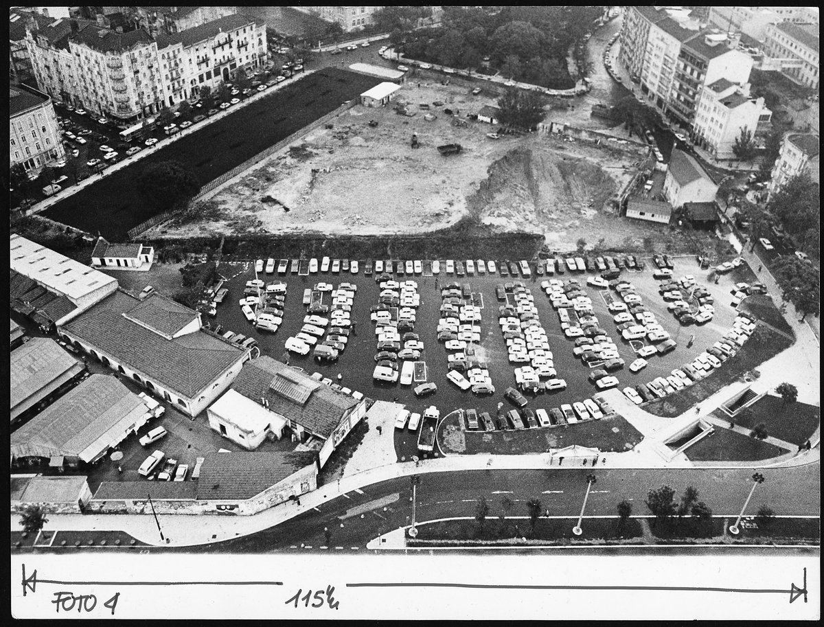 A 14 de dezembro de 1983, os CTT – Correios e Telecomunicações de Portugal, E.P., inauguravam um dos maiores empreendimentos da cidade de Lisboa, o Edifício das Telecomunicações. Uma obra que ainda hoje marca a capital. 
Créditos: Fotos Arquivo Iconográfico à guarda da FPC