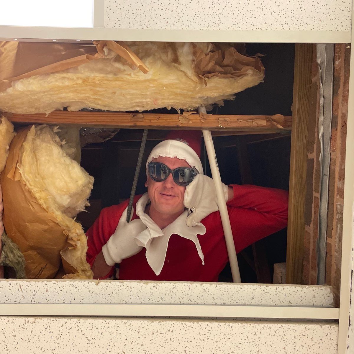 STSTigers's tweet photo. Oh no, I’m not sure how he’s going to get himself out of this one! I think #MrJinglePringles took his Santa surveillance duties a little too serious this time. #elfintheceiling #elfantics #alwayswatching #elfontheshelf2021 @arlingtonOCS https://t.co/2vRIcIvVrv