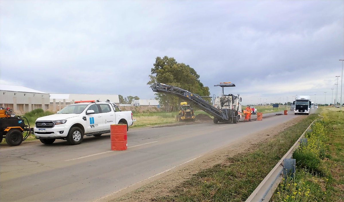 CarinaLambrecht's tweet photo. 🚨Desvío en #RN3 entre Av. Colón y Pedro Pico🚨
🚧Trabajos de bacheo con equipos y personal del #19Distrito
#VialidadNacional
#Conservación
#ResponsabilidadSocial
@gtrankels https://t.co/TemIE3lxWd
