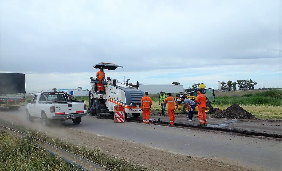 CarinaLambrecht's tweet photo. 🚨Desvío en #RN3 entre Av. Colón y Pedro Pico🚨
🚧Trabajos de bacheo con equipos y personal del #19Distrito
#VialidadNacional
#Conservación
#ResponsabilidadSocial
@gtrankels https://t.co/TemIE3lxWd