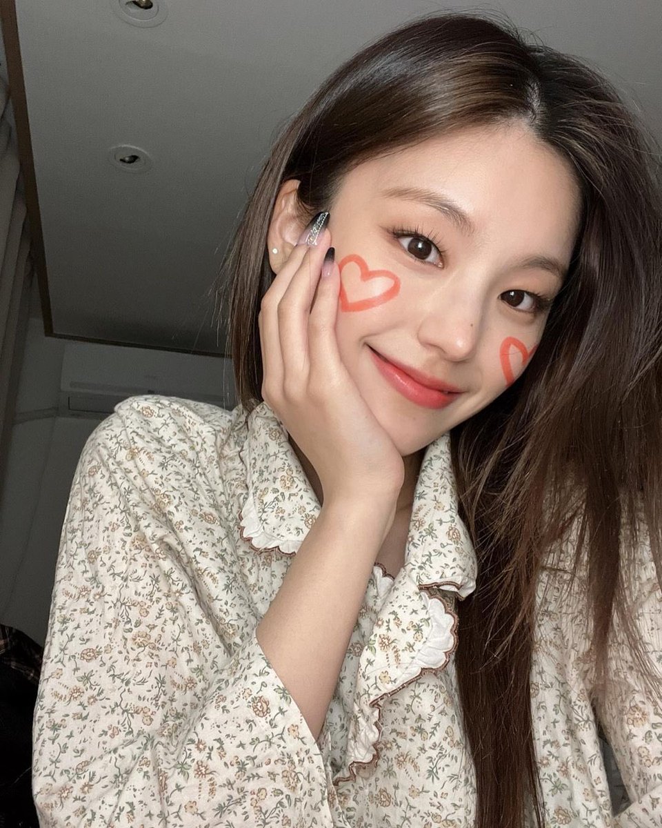 yejigallery's tweet image. instagram update