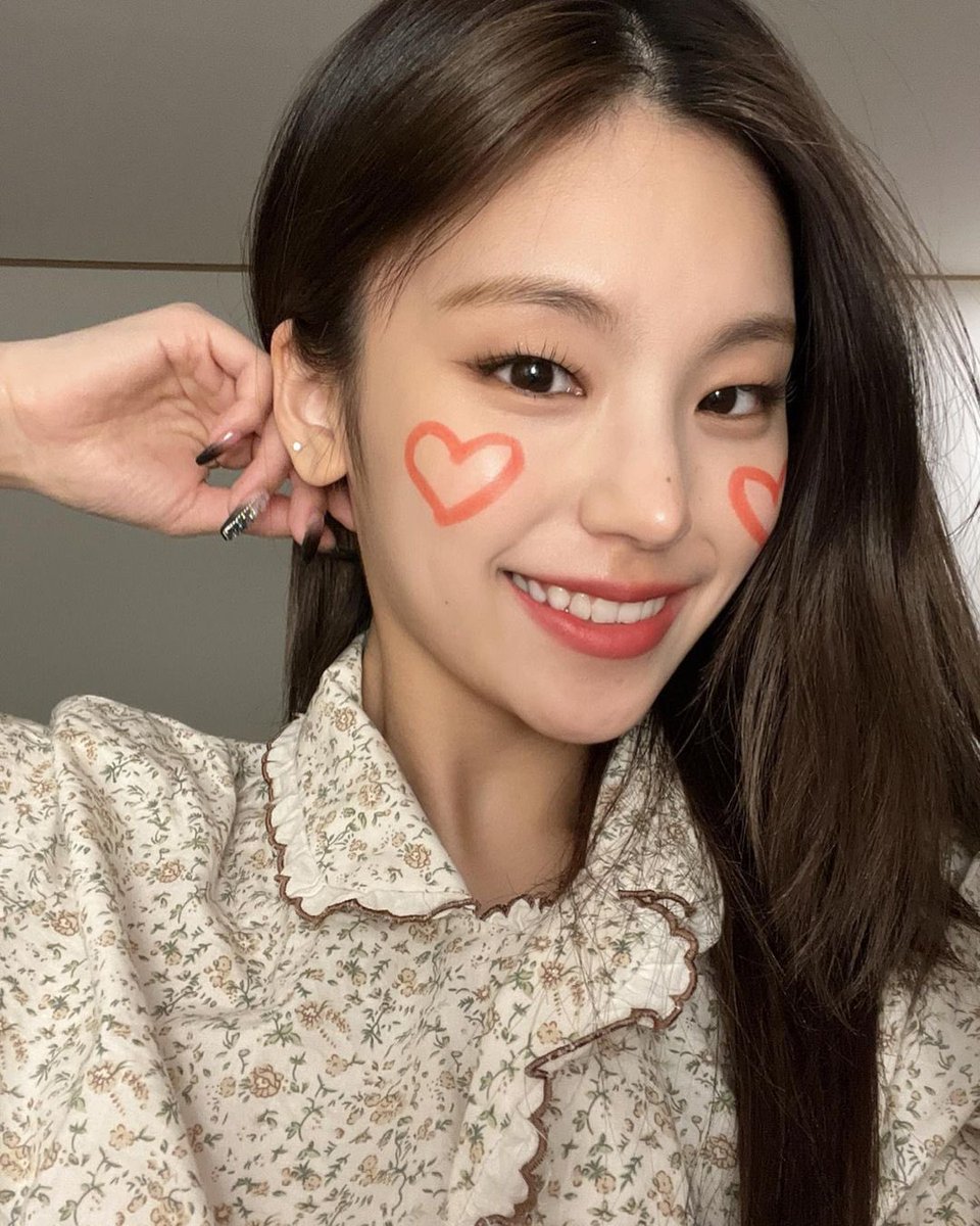 yejigallery's tweet image. instagram update