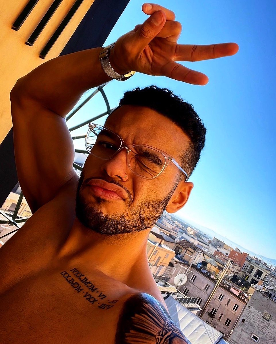 wakeupmrharris's tweet photo. wrap your arms around with your mercy, I give up on doin’ things my way 🙏🏽✨ https://t.co/ttfpo13QKx