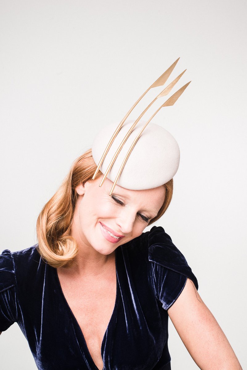 BundleMacLaren's tweet photo. Just love this BMM classic. The Cordelia. This hat is in alabaster felt with gold goose spears and can be made to order in any colour way. A perfect winter racing design.....
#bespokehat
#bespokehats 
#londonmillinery
#londonhats
#ascothat
#ascothats https://t.co/Q8NkBDYJwW