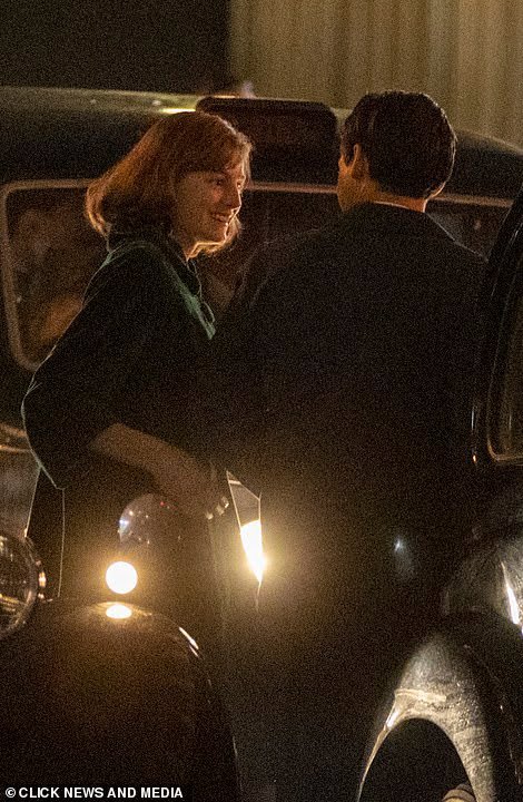 HSFILMSHISP's tweet photo. 📸| Harry junto a Emma Corrin y David Dawson, regrabando escenas de ‘My Policeman’ recientemente! https://t.co/ZPVAAi9297