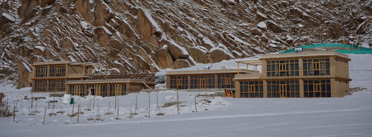 Wangchuk66's tweet photo. HIMALAYAN INSTITUTE OF ALTERNATIVES, LADAKH
Our alternative universtiy #HIAL just bagged the National Energy Efficiency Innovation Award 2021 for its #PassiveSolar buildings
I congratulate the entire team &amp; whole of Ladakh
#ClimateAction #ILiveSimply 
@ClimateReality @UNEP https://t.co/EidICktpFx