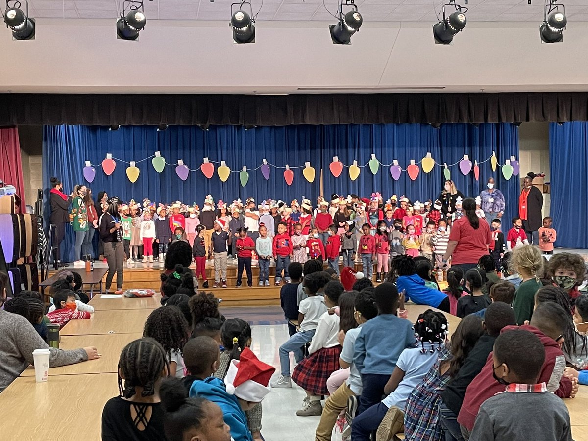 FCS_HPES_AP's tweet photo. You forget how great it feels to hear the littles singing their hearts out this time of year! Great job to our pre-k, kindergarten, and first grade classes this morning! @DunwoodySprings #DSESbettertogether https://t.co/Muf0O7r3sx