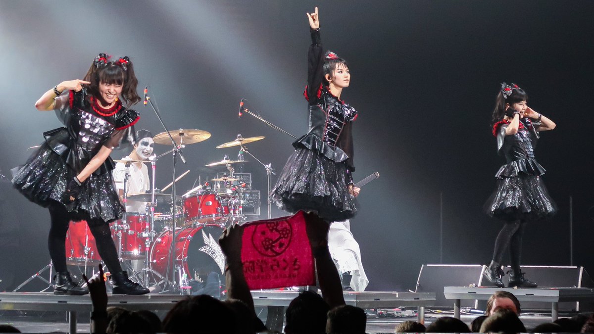 urraco1974's tweet photo. 5年前の今日

さくらタオル掲げてMOAちゃんからガッツリおレス頂いてるヲタクいますけど、此処ZEPPダイバーじゃなくてManchester Arenaなんですよね😆

2016.12.14.
Manchester Arena
#BABYMETAL
#BM2016 https://t.co/CQkpSsZkzi