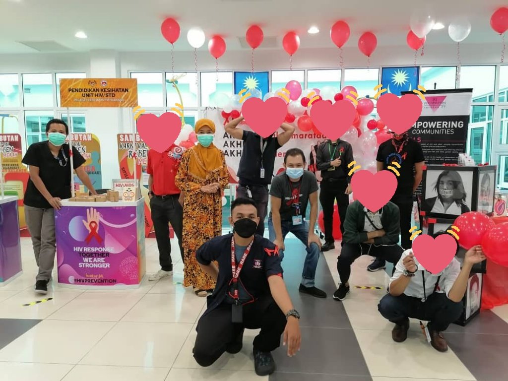 Siang td kami n team NGO kami berkesempatan utk buka booth n pameran bersempena Hari AIDS Sedunia tahun ni di Klinik Kesihatan  KL anjuran bersama PKD Titiwangsa.... #WorldAIDSDay #WorldAIDSDay2021 #HariAIDSSedunia #HariAIDSSedunia2021