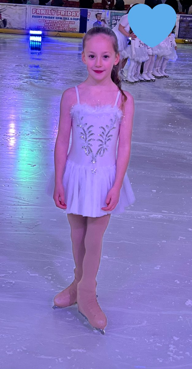 KerrySaul03's tweet photo. @StBernsPrimary Ava had a lovely day taking part in the Christmas Performance of Snow White on Ice.       I was so proud and the show was amazing 💙⛸❄️ https://t.co/FHUAbiVEhd