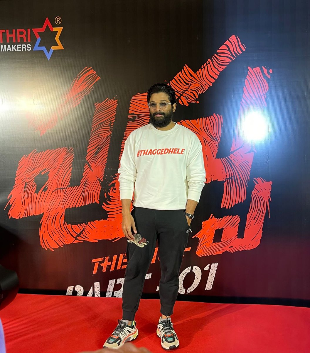 PushpaMovie's tweet photo. Icon Star @alluarjun looking dapper in the #ThaggedheLe attire 🔥🔥

Pics from interaction with Print Media @ Hyderabad💥💥

#PushpaTheRise 
#PushpaTheRiseOnDec17  

@iamRashmika @aryasukku @ThisIsDSP @adityamusic @TSeries @MythriOfficial https://t.co/1ujqZ9NT1q