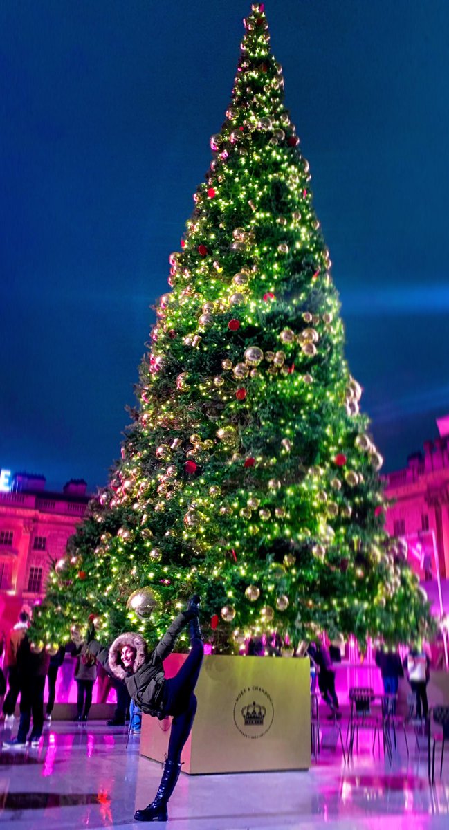 ElliAvrRam's tweet photo. This is how to pose when you’ve been a former figure skater😜

Hello London🎄✨ x https://t.co/WhZSekEchs