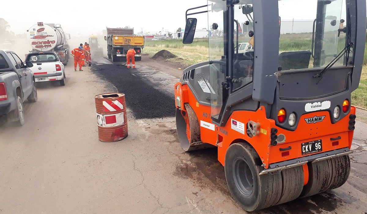 CarinaLambrecht's tweet photo. 🚨Desvío en #RN3 entre Av. Colón y Pedro Pico🚨
🚜Trabajos de bacheo con equipos y personal del #19Distrito
#VialidadNacional
#Conservación
#ResponsabilidadSocial
@gtrankels https://t.co/12AL42R24l