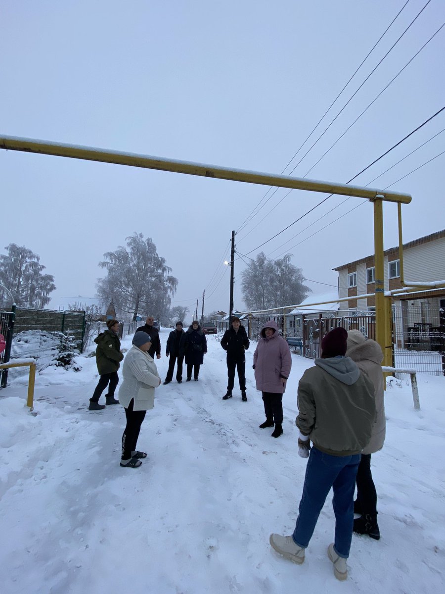 14.12.2021 года состоялась встреча жителей д. Крутовка с заместителем главы администрации МО Яснополянское по вопросам благоустройства 
✓(Ремонт дороги, содержание дорог в зимний период, пожарная безопасность) 
Присутствовало 13 человек