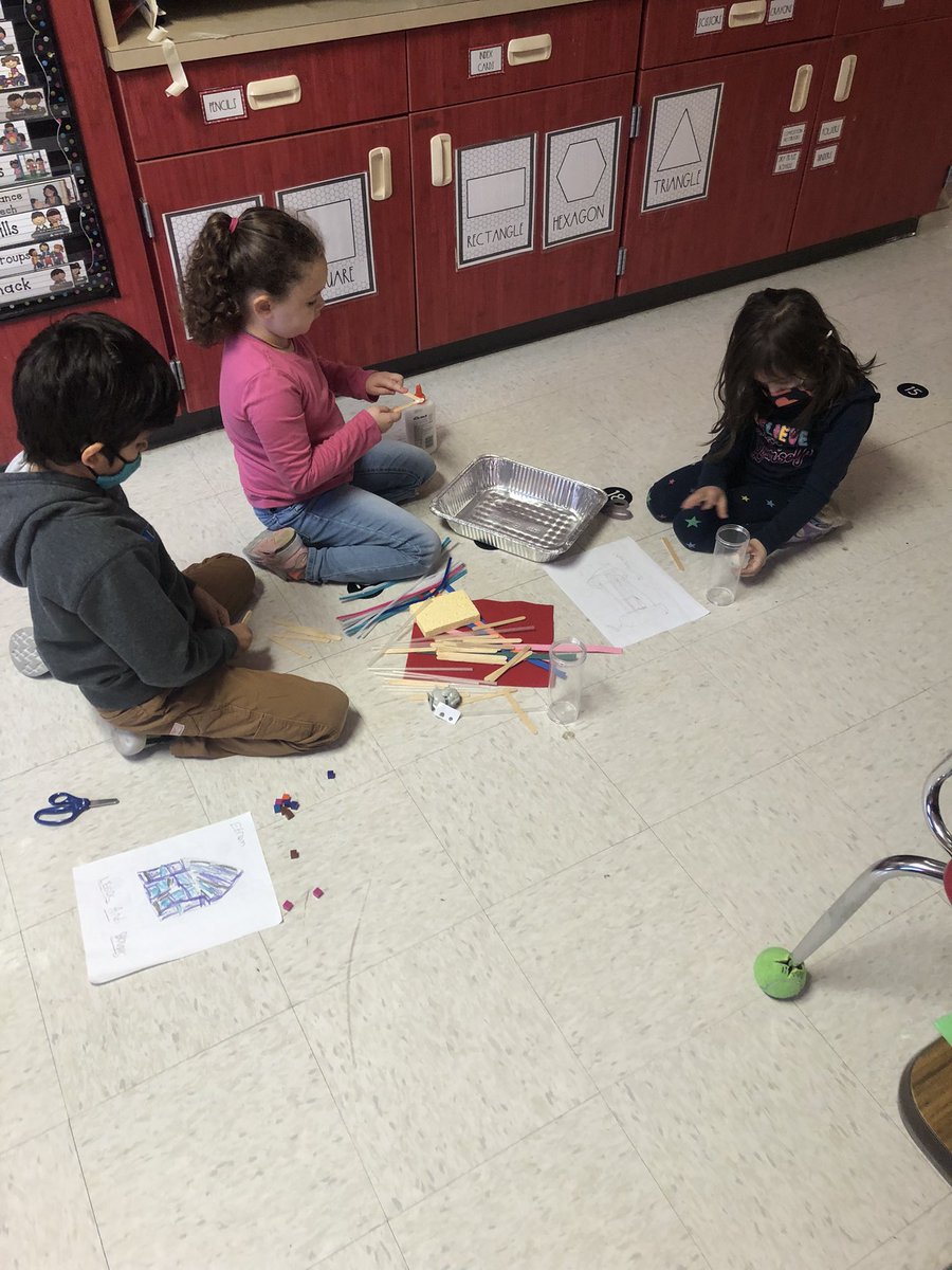 bowenKSES's tweet photo. The three bears are moving becuase they are tired of Goldilocks taking there things. Our houses have to protect them from the rain wind heat and snow. We spent a week learning about the problem and planning. Now it’s time to build. @SmyrnaElem_TN #learningorplaying #stemtastic https://t.co/cHnOv91Zez
