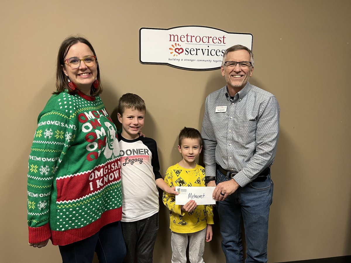 PMLCofficial's tweet photo. On day 7 of the 12 Days of #Christmas the 3 Wiseman ( @wisemanlhs ) make a special delivery to @Metrocresthelps Let's keep giving like Jesus!  #prestonmeadowgives @ELCA @NTNLMission https://t.co/96rKzzn6Kf https://t.co/cltaRMHmP4