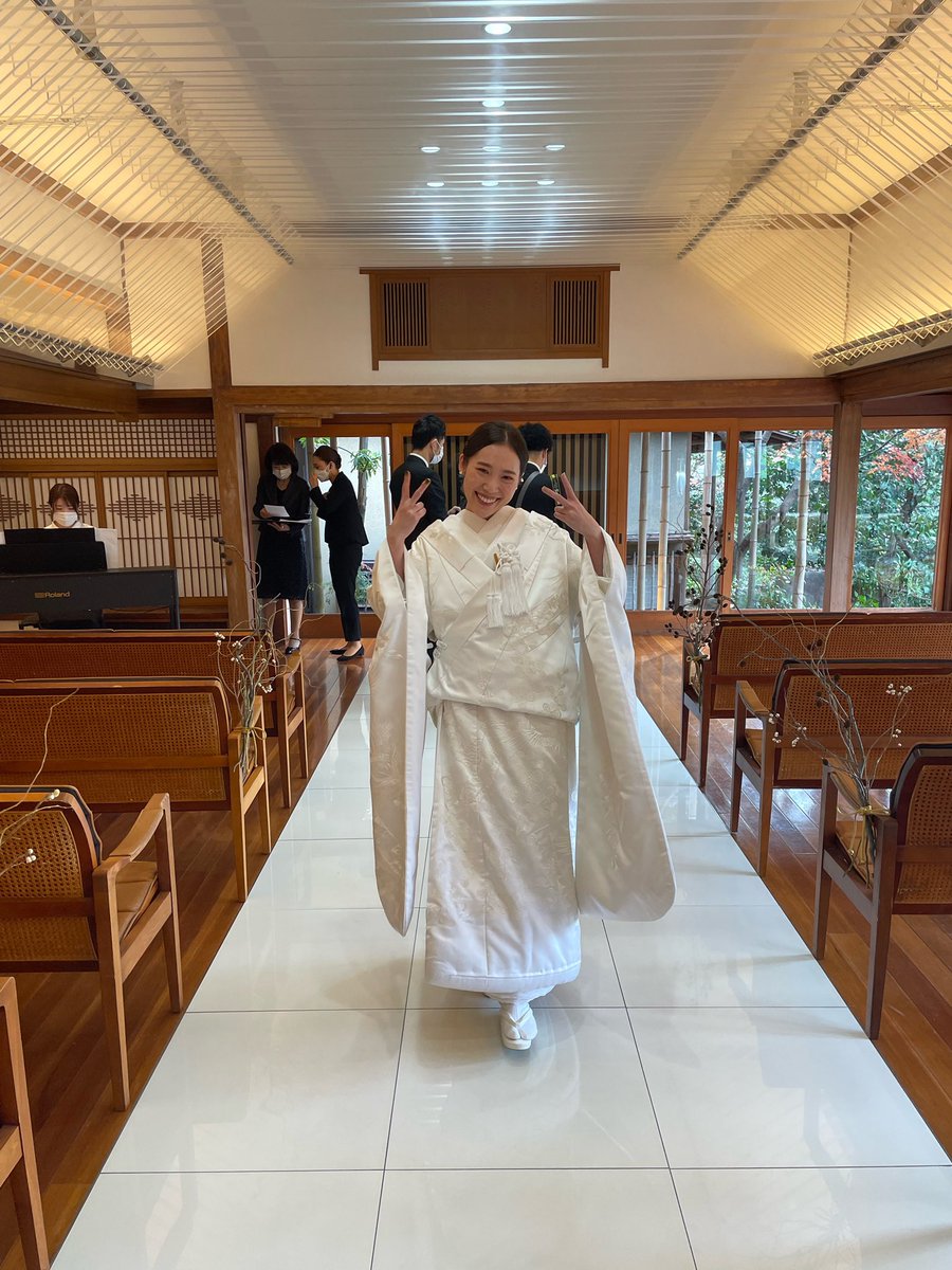__ma_na's tweet photo. 私ごとですが、先日 結婚式を挙げました。
あんな小ちゃかったマサヒロ。高校生になって姉弟の中で一番背が高くなりました。
当日は私のためにかっこいいサプライズまで用意してくれてて。感動。涙。。もうすっかりしっかり者のお兄さんです。これからもよろしくね。 https://t.co/iyTGPnBEo7