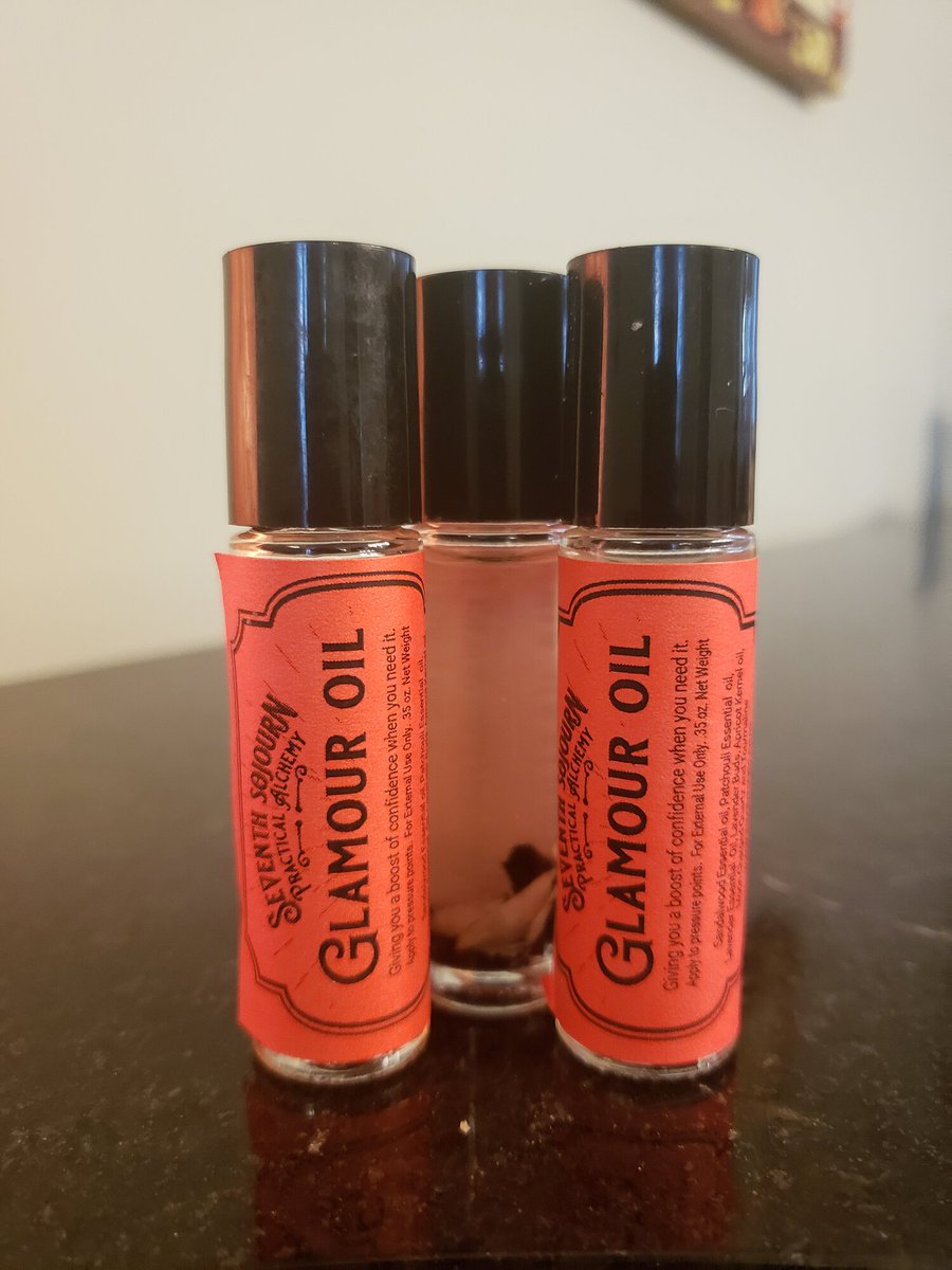 7th_Sojourn's tweet photo. We only have a few days left of our holiday sale and we recommend ordering by THIS FRIDAY to ensure orders arrive in time for the holidays. Remember get 20% off orders of $36 or more with code HOLIDAYS2021.

A great gift for her is our Glamour Oil! https://t.co/pYR9vNTJGw https://t.co/k9Gh2MWMuI
