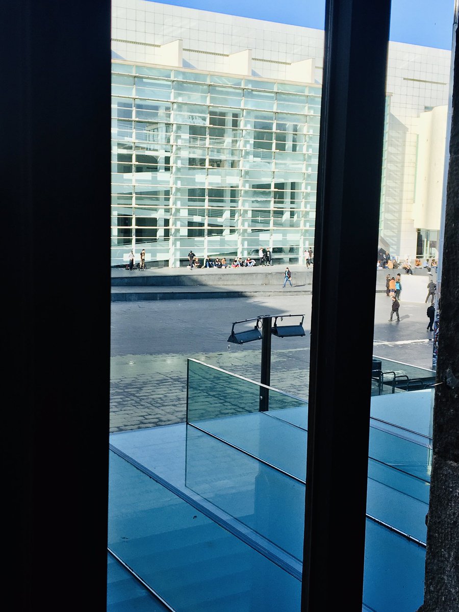 Gràcies <a href="/BCNCiencia/">BCNCiència</a> <a href="/bcn_ajuntament/">Ajuntament de Barcelona</a> <a href="/evacarbo1/">Eva Carbó Estrada</a> per convidar-nos <a href="/IRBBarcelona/">IRB Barcelona</a> a aquesta Jornada sobre Art i Ciència. 

Discussions molt interessants amb grans professionals i persones 🔝👏🏻