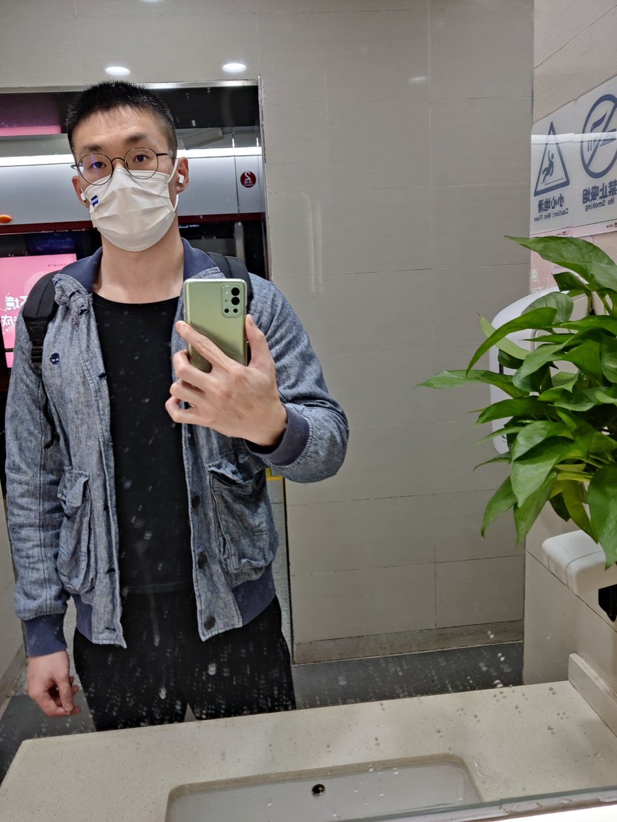 🦲寸头是检验颜值的标准→由此证明我不帅，剪了个超短超傻的头发。最近要修身养性，戒撸第一天📆📆