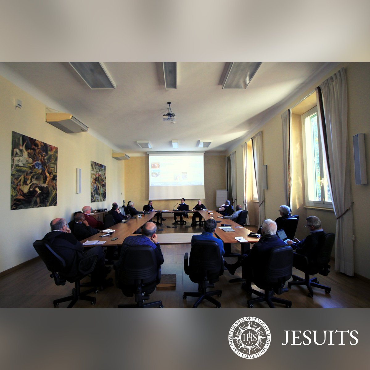JesuitsGlobal's tweet photo. Fr General gets an update on the #vatican's  work on #COVID by Dominic Chai sj
.
#societyofjesus #covid19 #covid #postcovid19 #postcovid #Jesuits #JesuitGeneral #curia #curiageneralizia #coviscrisis #lifepostcovid #vatican #vaticanworks https://t.co/eZ0btUfdmS